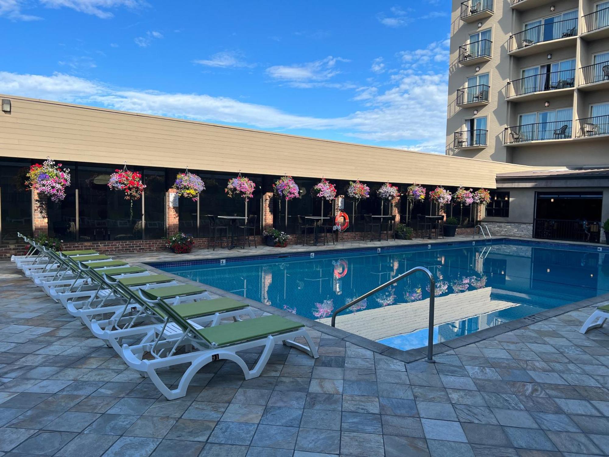 Coast Capri Hotel Kelowna Bagian luar foto